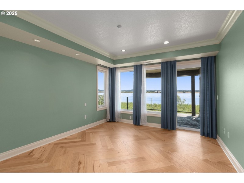 Bedroom, Primary