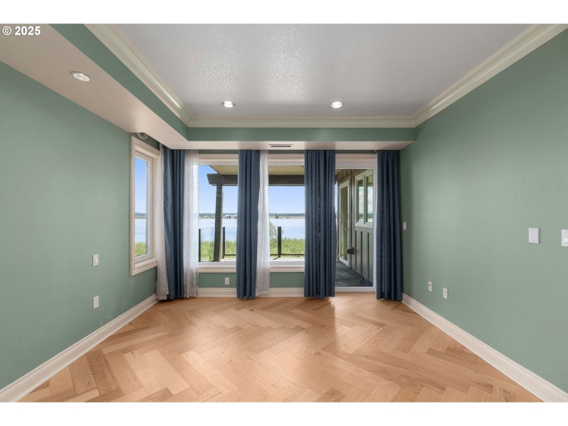 Bedroom, Primary