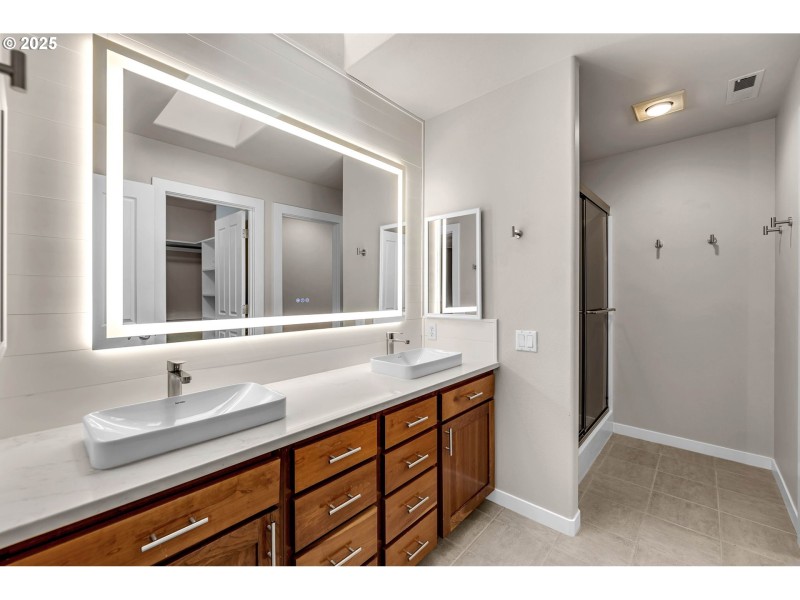 Bathroom, Attached