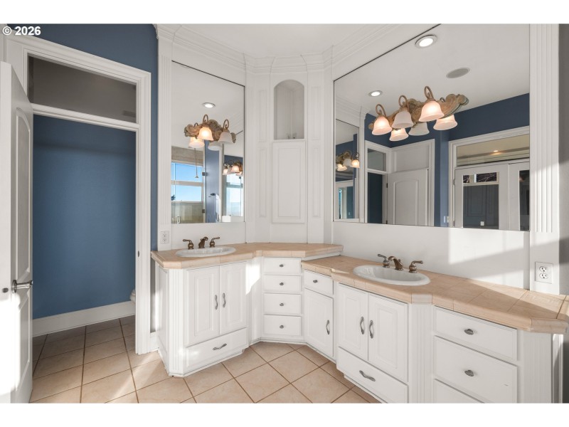 Owner's Suite Bathroom