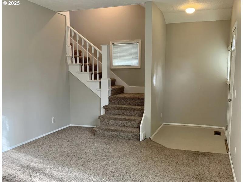 Living Room/Entrance