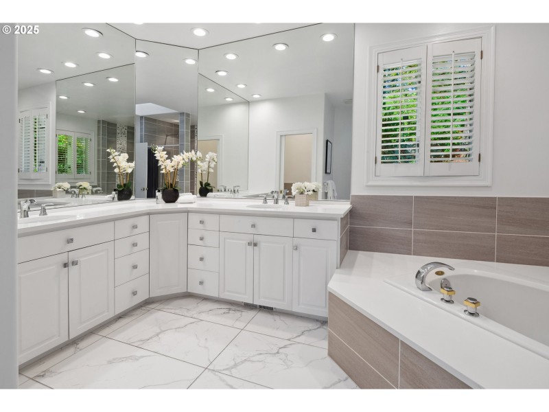 Owner's Suite Bathroom