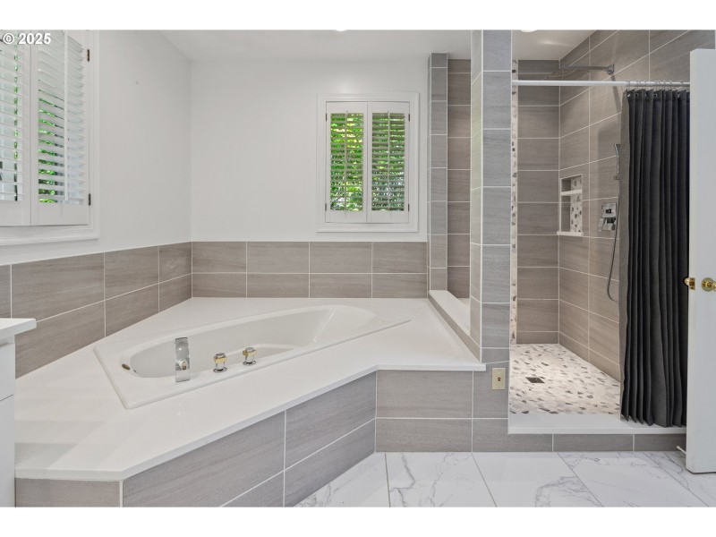 Owner's Suite Bathroom