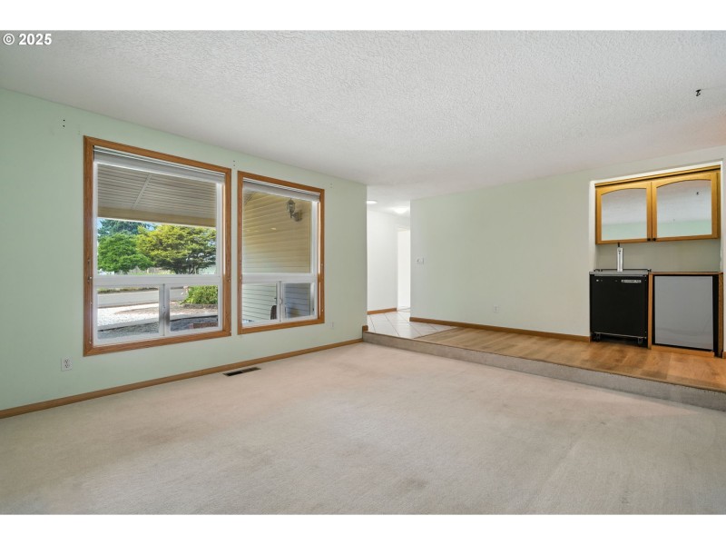 Living Room/Entrance