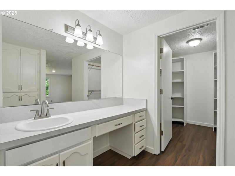 Bedroom, Owner's Suite