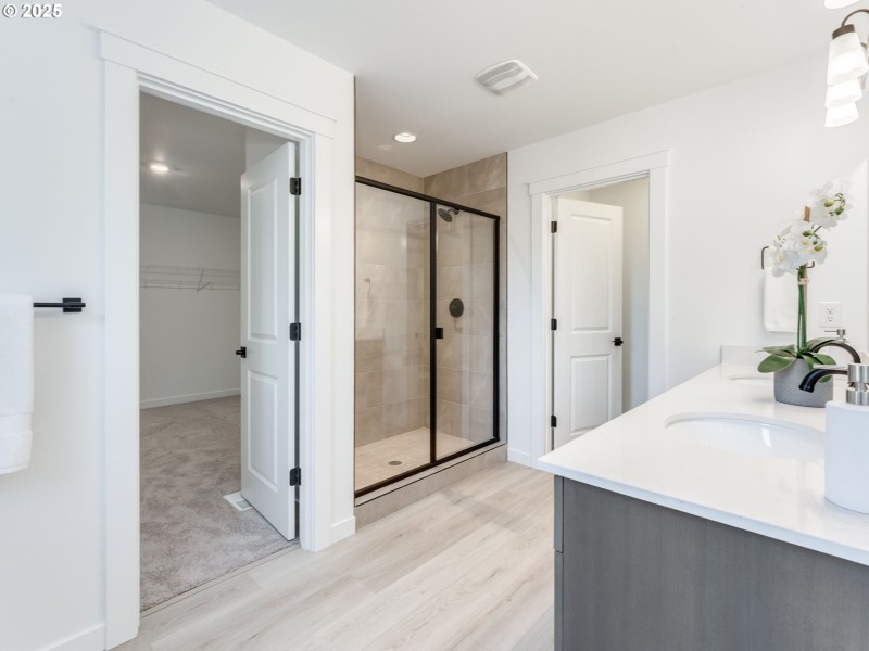 Bedroom, Primary
