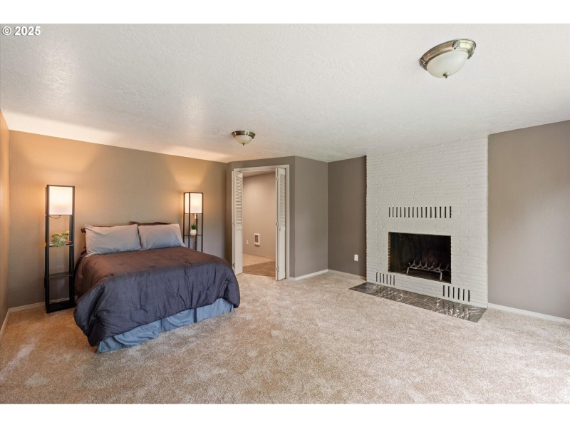 Bedroom, Primary