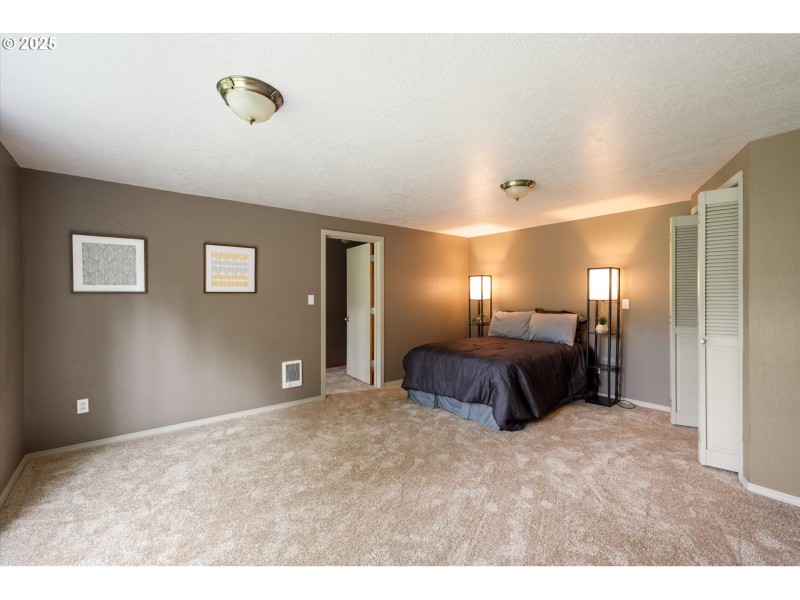 Bedroom, Primary
