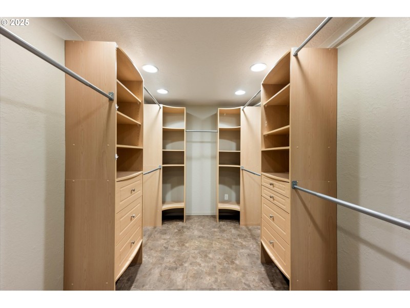 Bedroom, Primary