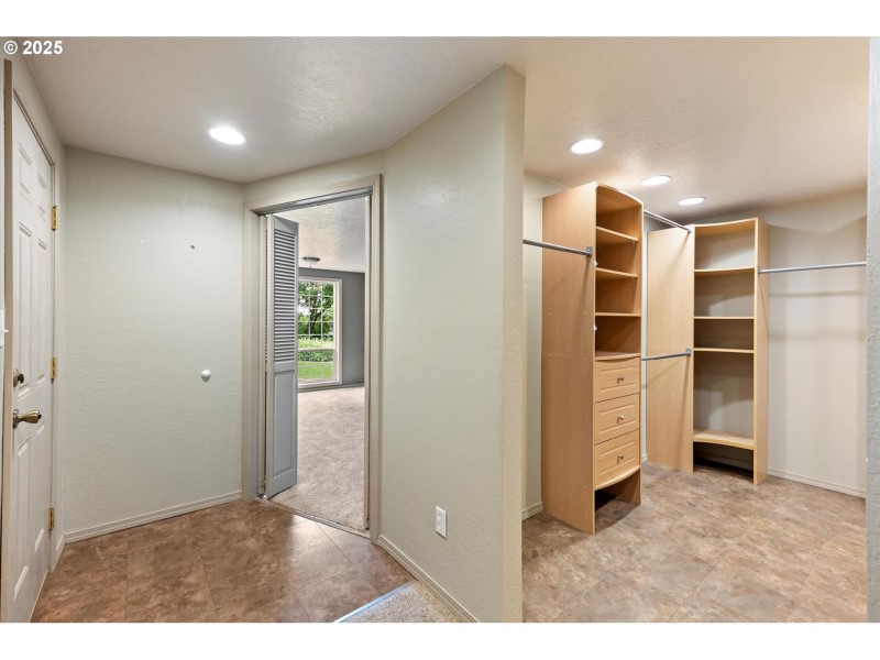 Bedroom, Primary