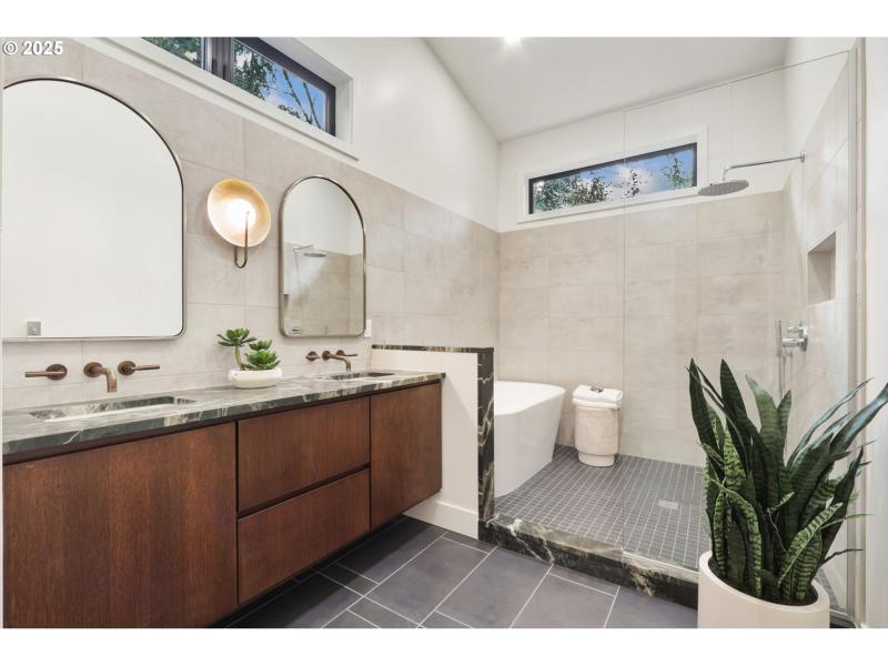 Owner's Suite Bathroom