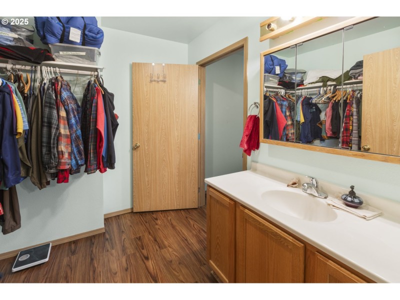 Bedroom, Primary
