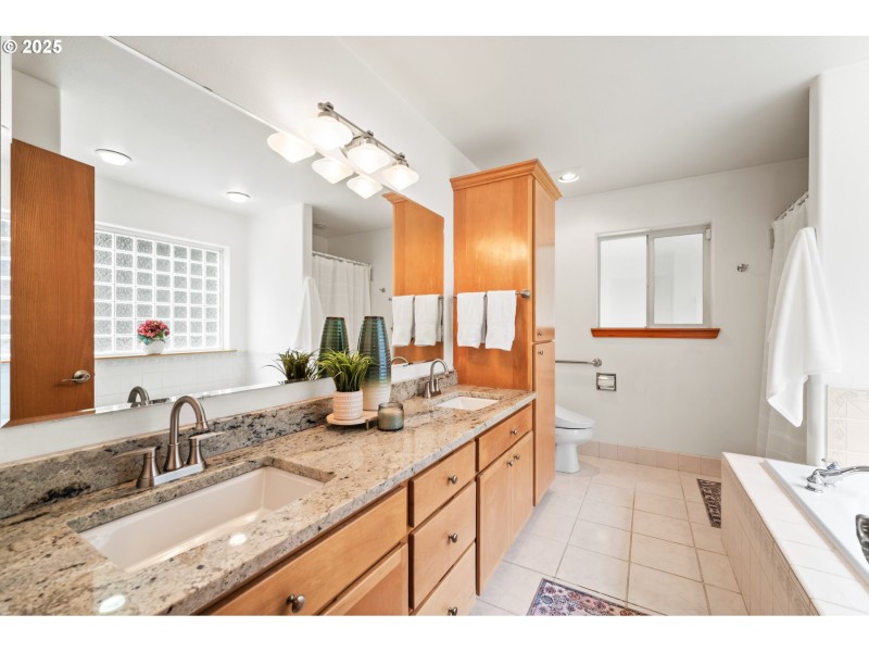 Owner's Suite Bathroom