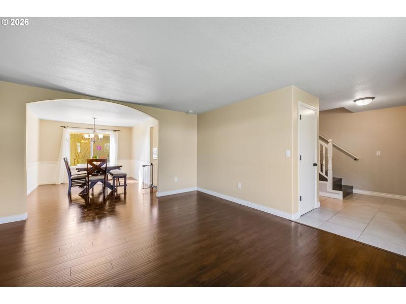 Living Room/Entrance