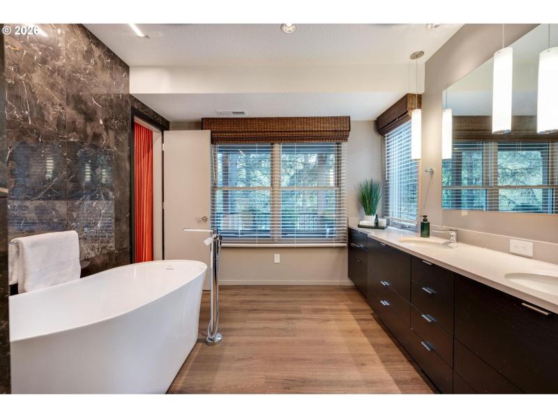 Owner's Suite Bathroom