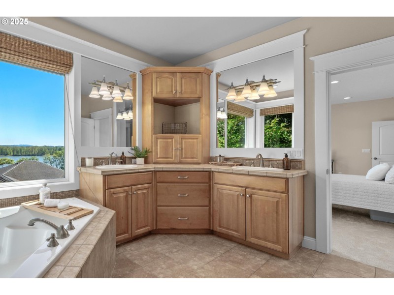 Owner's Suite Bathroom