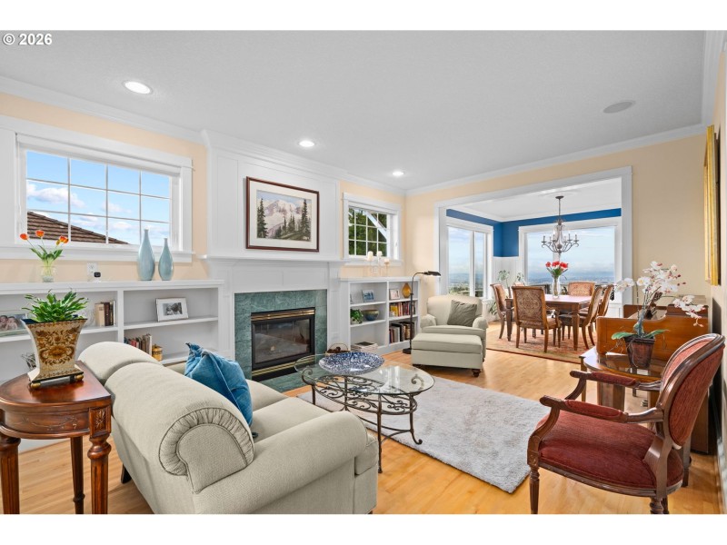 Living Room/Dining Room