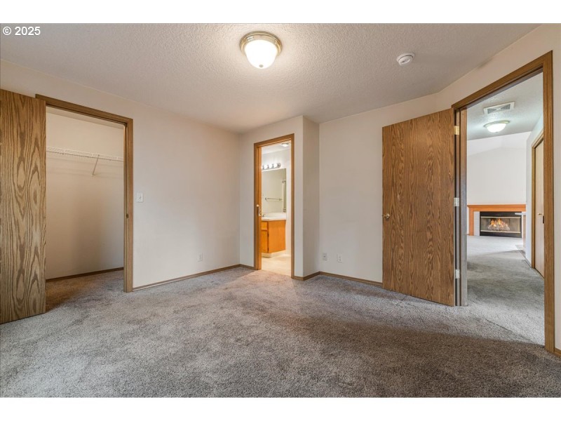 Bedroom, Primary