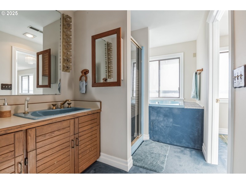 Bathroom, Attached