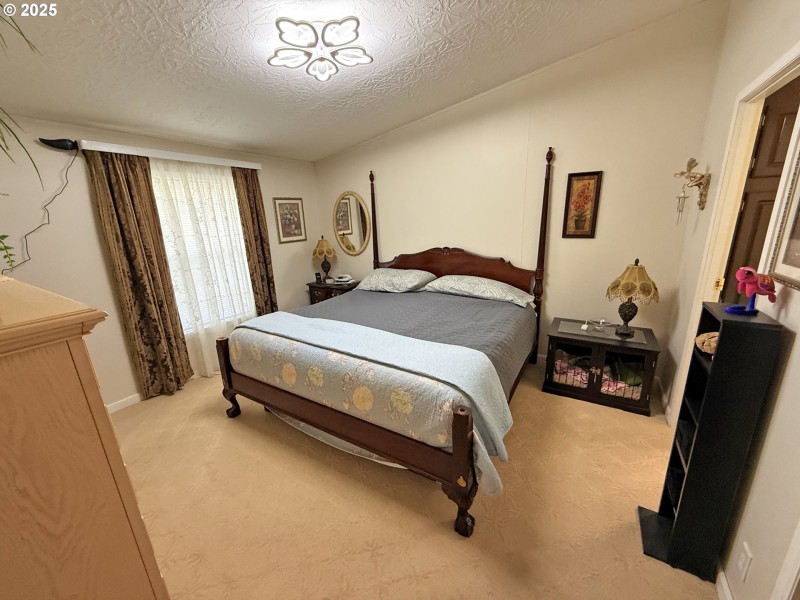 Bedroom, Primary