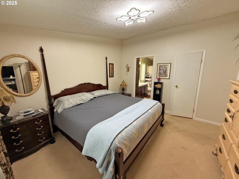 Bedroom, Primary