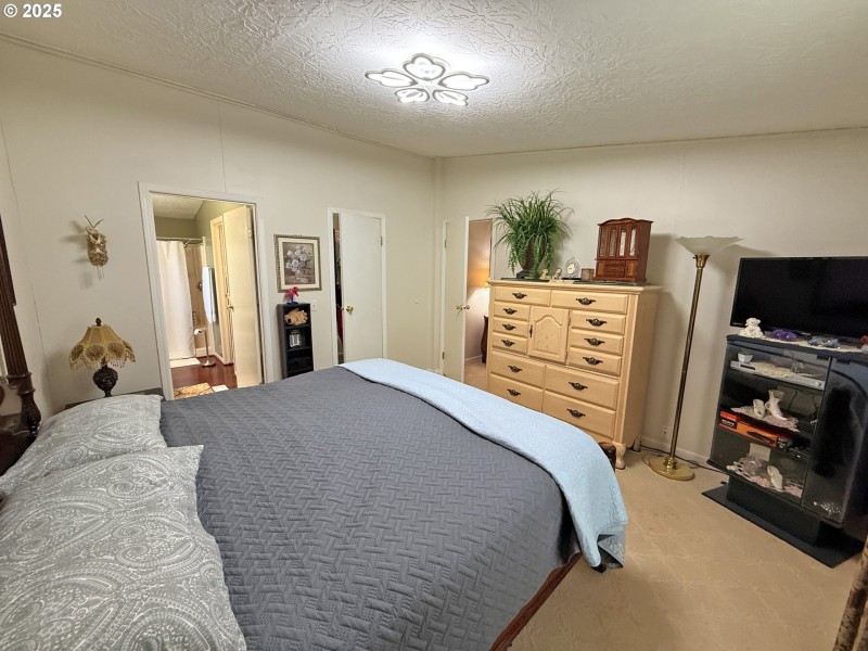 Bedroom, Primary