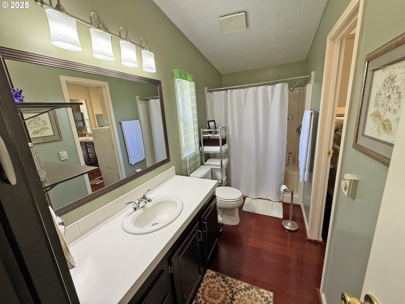 Bathroom, Attached
