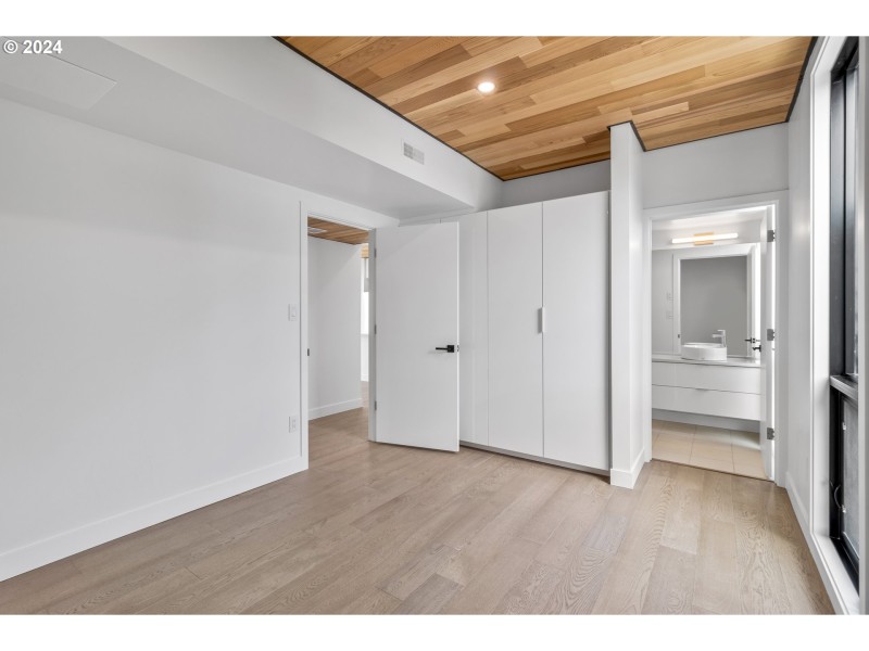Bedroom, Primary