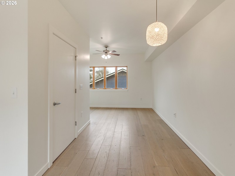 Living Room/Entrance