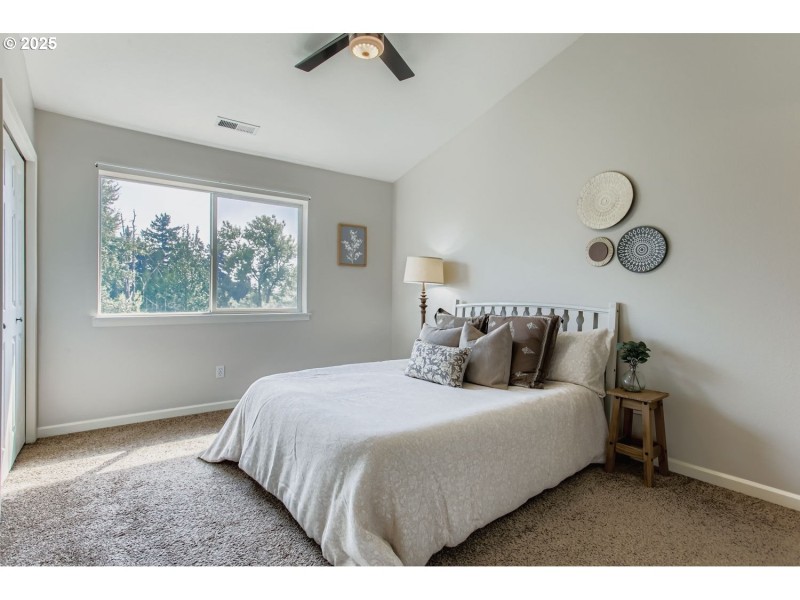 Bedroom, Primary