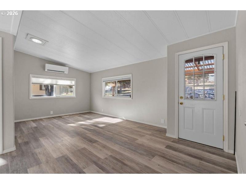 Living Room/Entrance