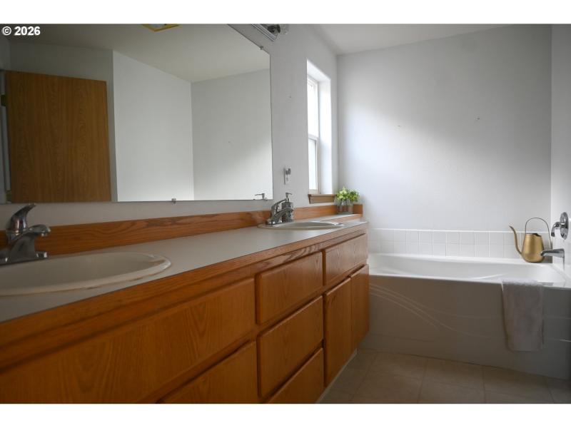 Owner's Suite Bathroom