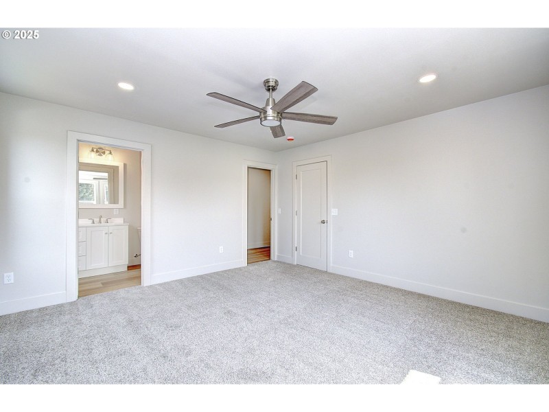 Bedroom, Primary