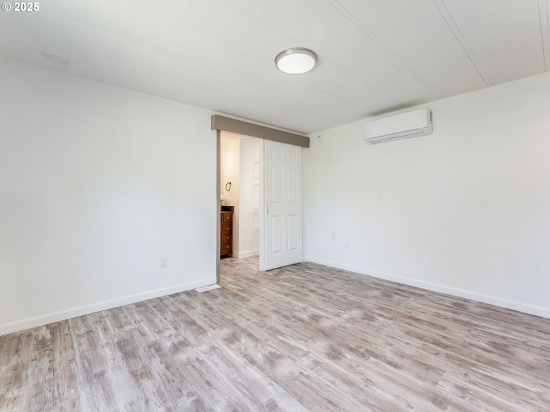 Bedroom, Primary