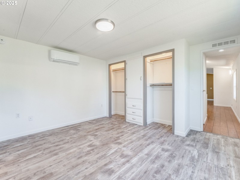 Bedroom, Primary