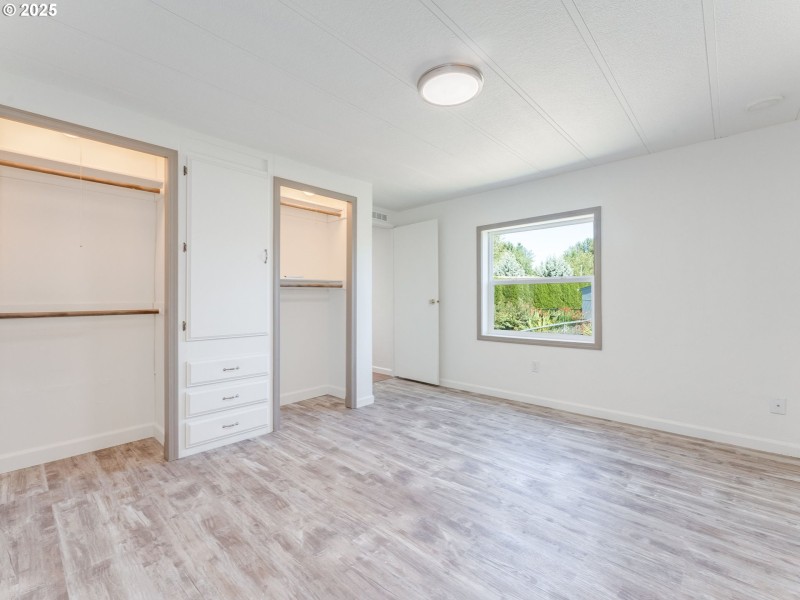 Bedroom, Primary