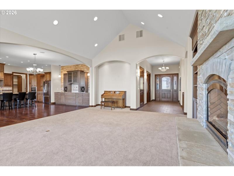 Living Room/Entrance