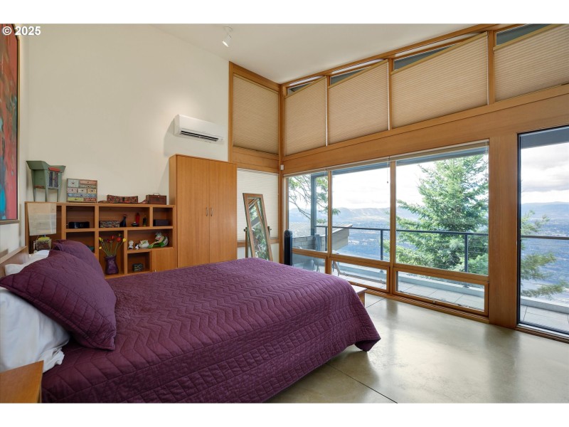 Bedroom, Primary