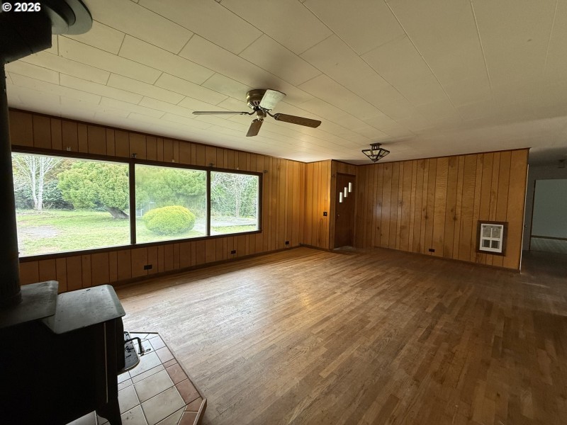 Living Room/Entrance