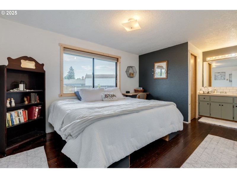 Bedroom, Primary