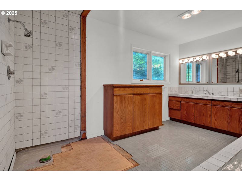 Owner's Suite Bathroom