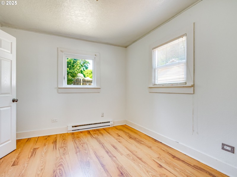 Bedroom, Primary