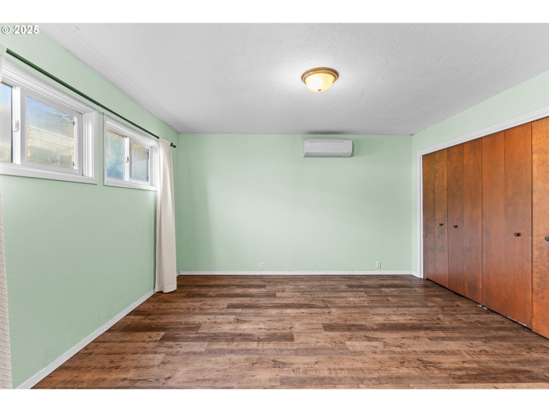 Bedroom, Primary