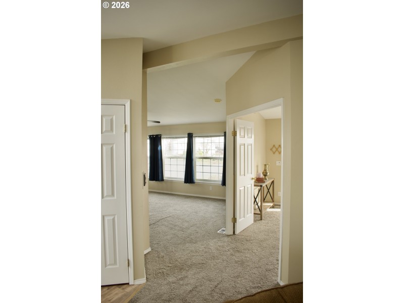 Living Room/Entrance