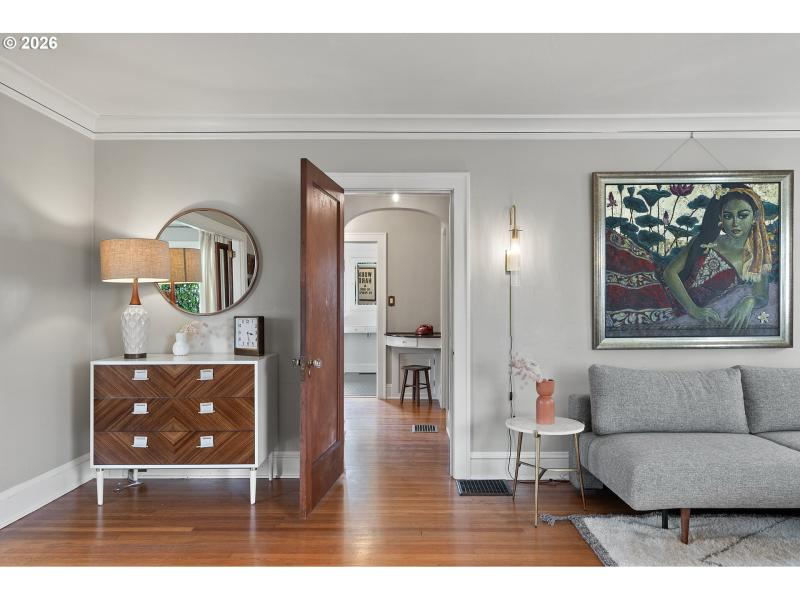 Living Room/Entrance