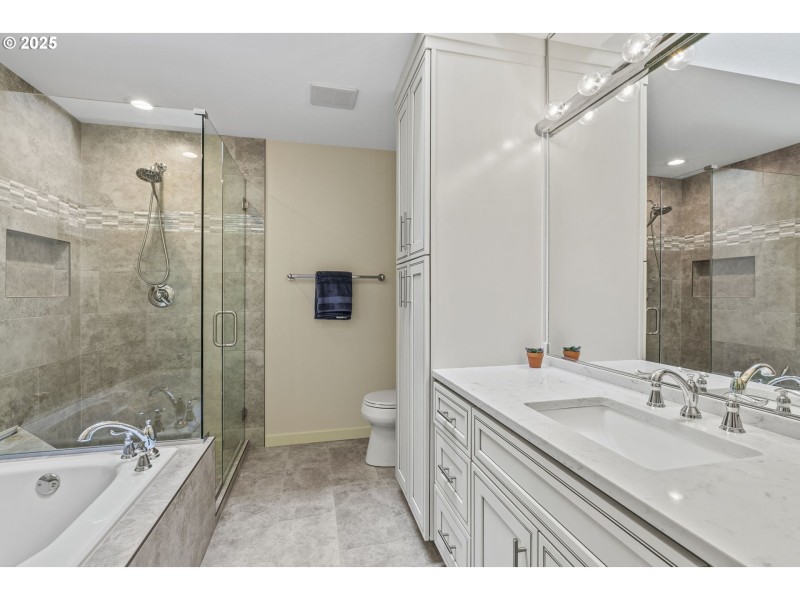 Owner's Suite Bathroom
