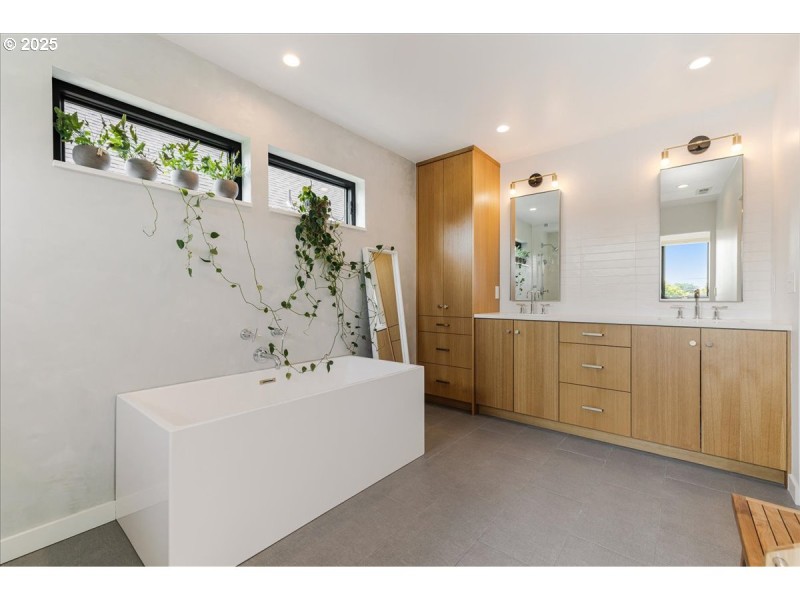 Owner's Suite Bathroom