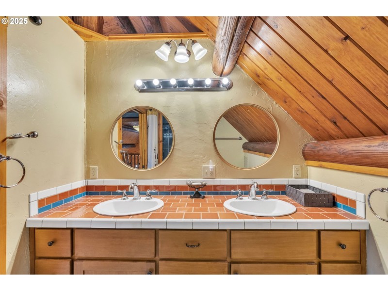 Bathroom, Attached