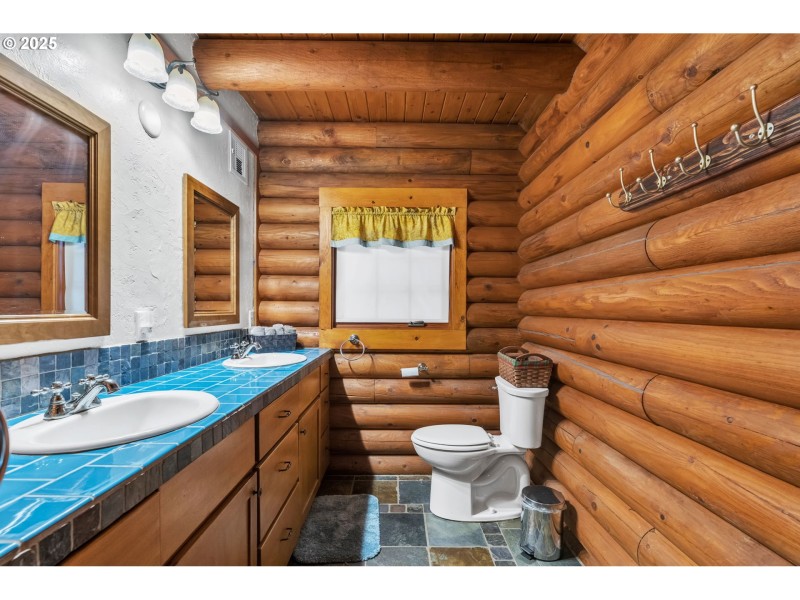 Bathroom, Attached