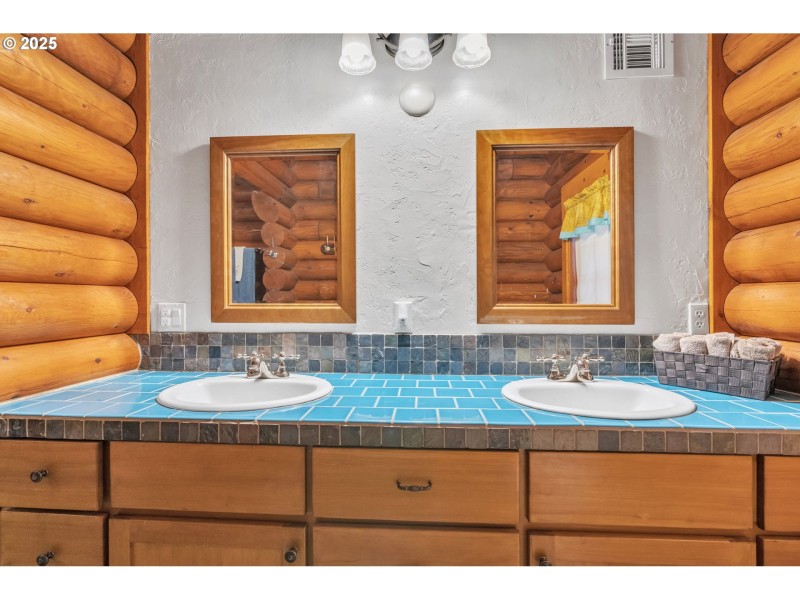 Bathroom, Attached